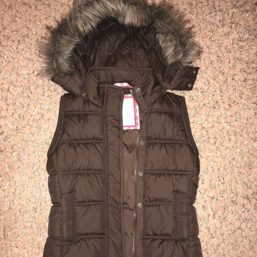AEROPOSTALE HOODED PUFFER VEST
